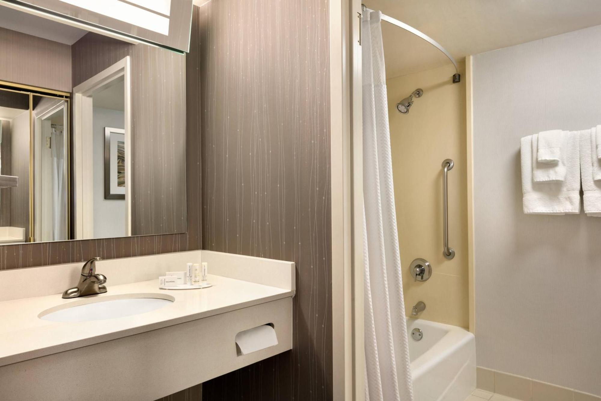 Courtyard By Marriott Tysons Mclean Hotel Tysons Corner Buitenkant foto