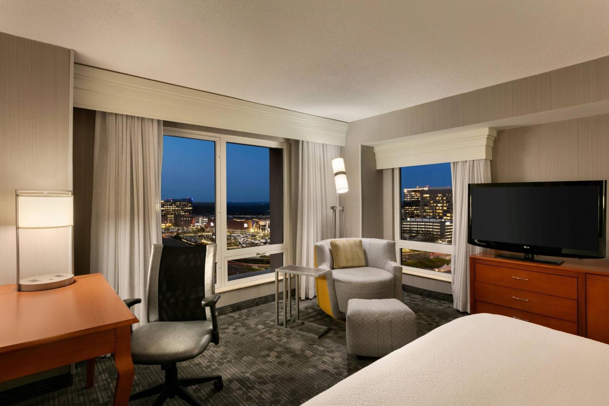 Courtyard By Marriott Tysons Mclean Hotel Tysons Corner Buitenkant foto